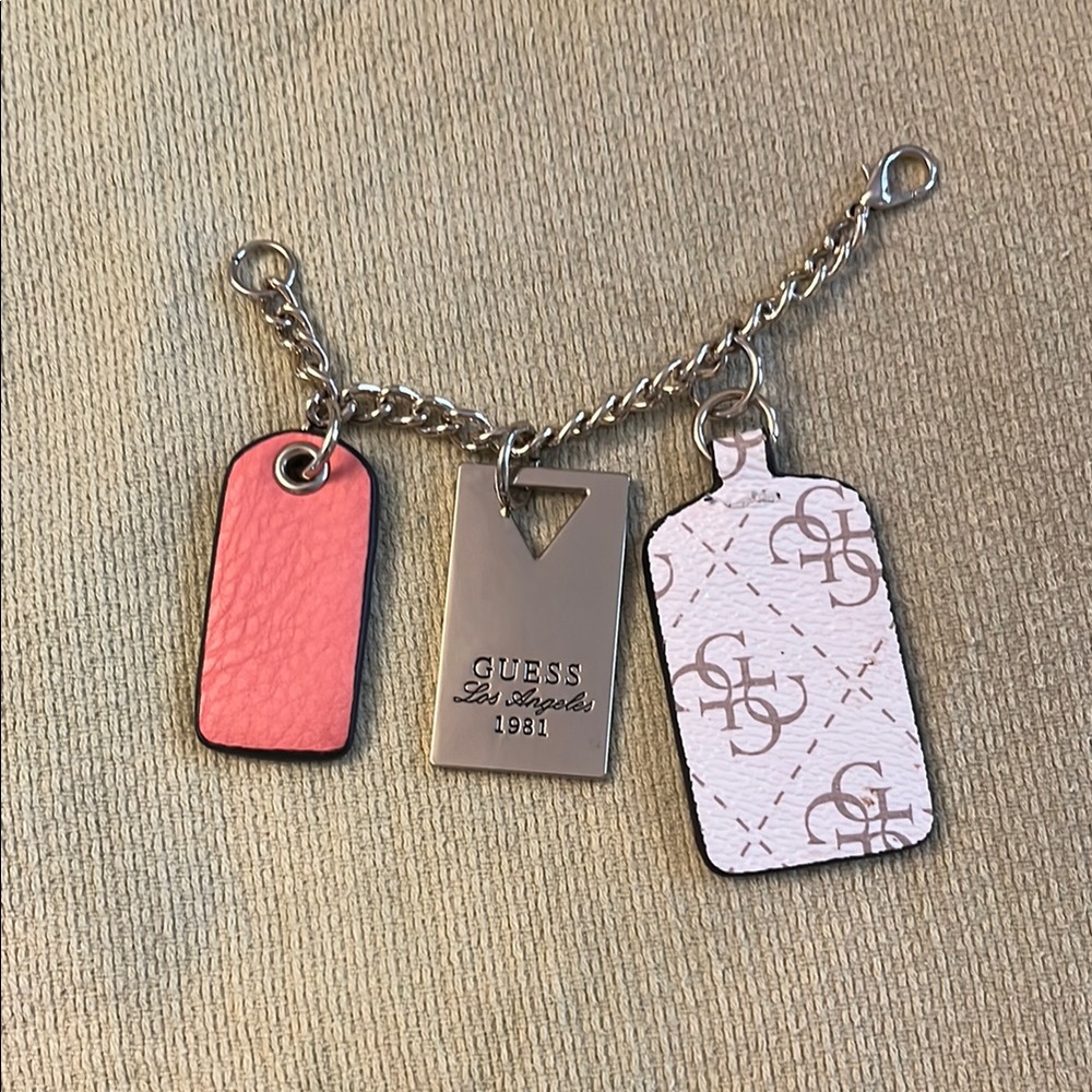 GUESS Los Angeles 1981 keychain - Picture 2 of 6